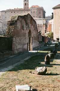 roman ruins italy travel