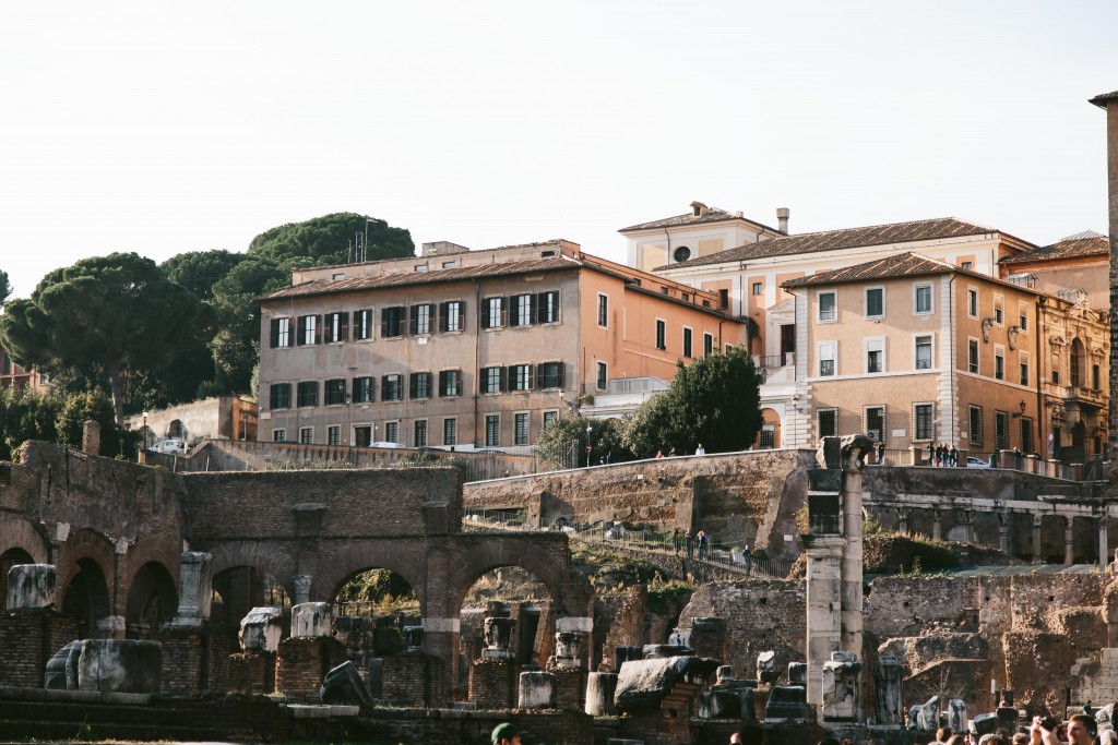 roman ruins italy travel 