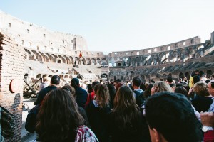 rome coliseum tourists